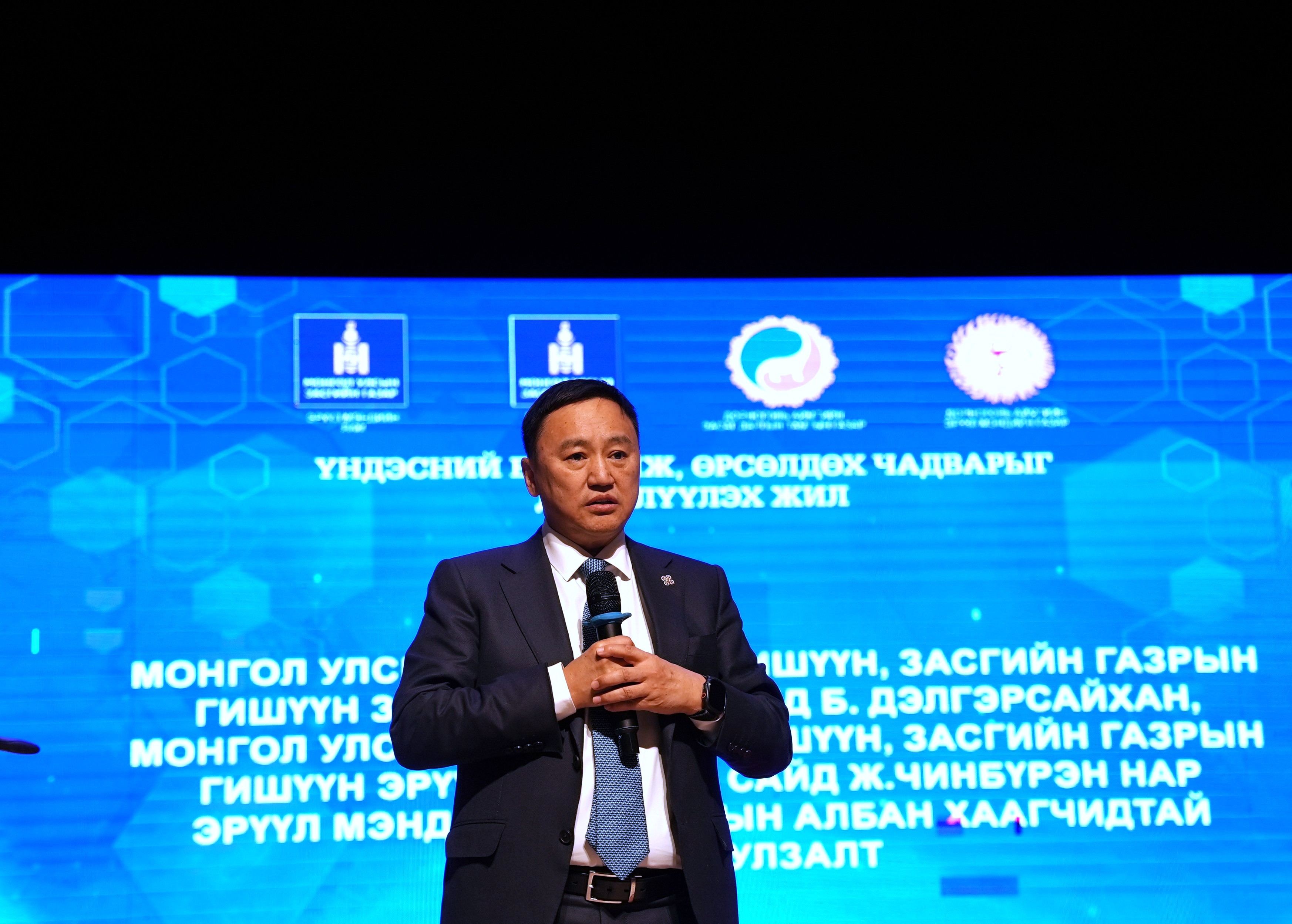 ТАВ ДАХЬ АЙМАГ: ЭРҮҮЛ МЭНДИЙН САЙД Ж.ЧИНБҮРЭН ДОРНОГОВЬ АЙМАГТ АЖИЛЛАВ