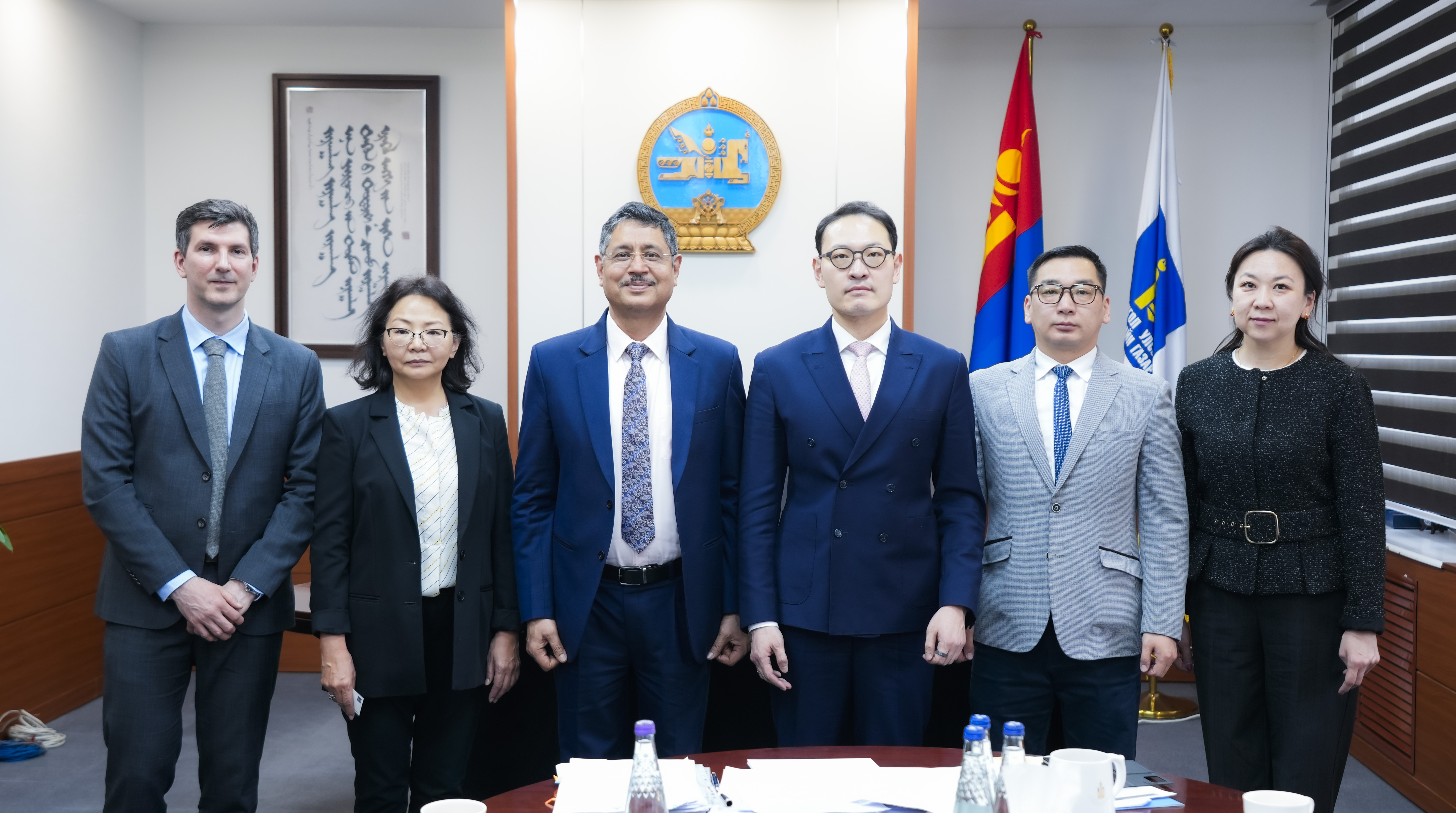 Аймгуудын эрүүл мэндийн тусламж, үйлчилгээг сайжруулах төслийн талаар санал солилцлоо