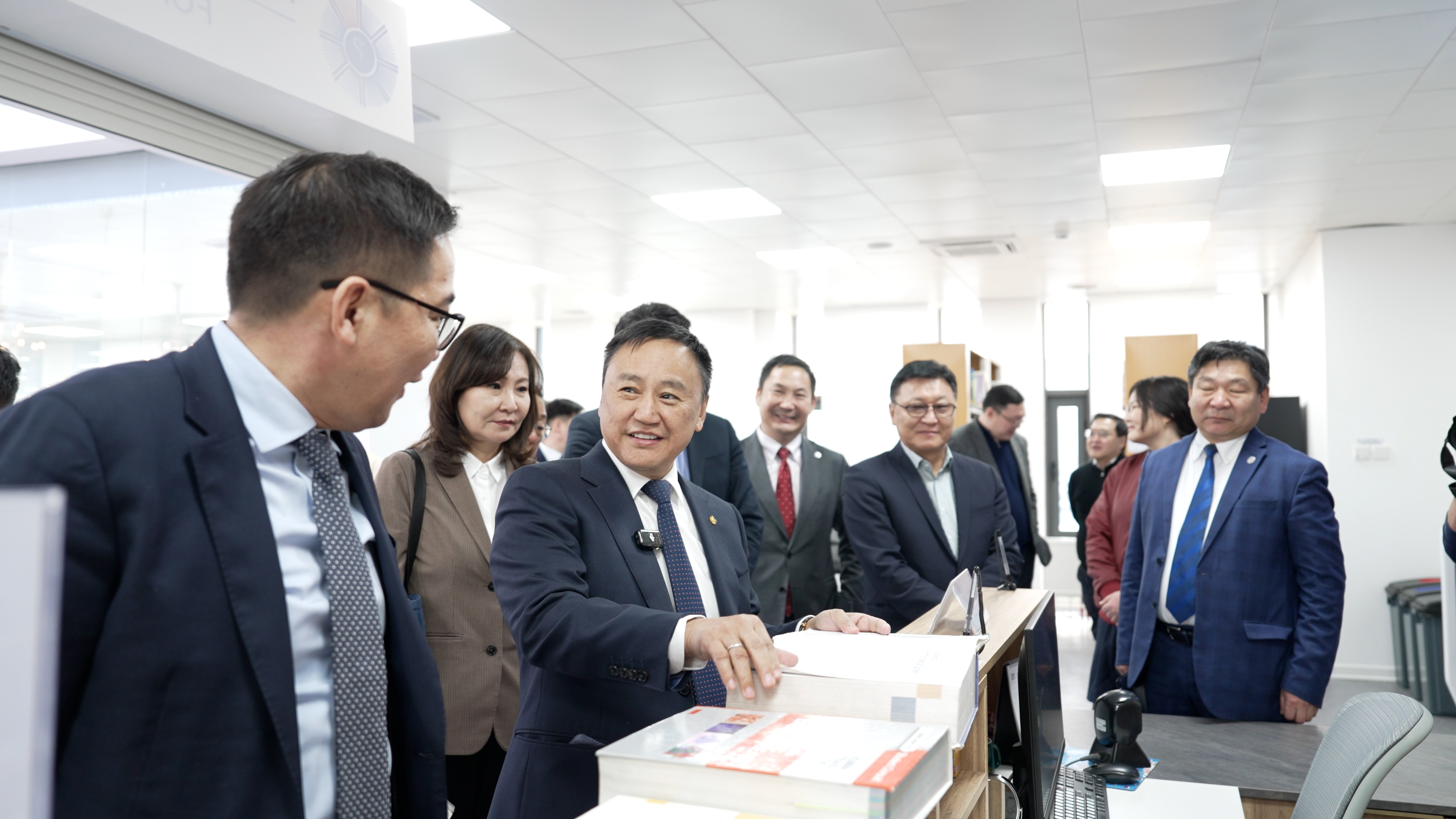 ЭРҮҮЛ МЭНДИЙН САЙД Ж.ЧИНБҮРЭН АШУҮИС-ИЙН МОНГОЛ-ЯПОНЫ ЭМНЭЛЭГТ АЖИЛЛАЖ БАЙНА