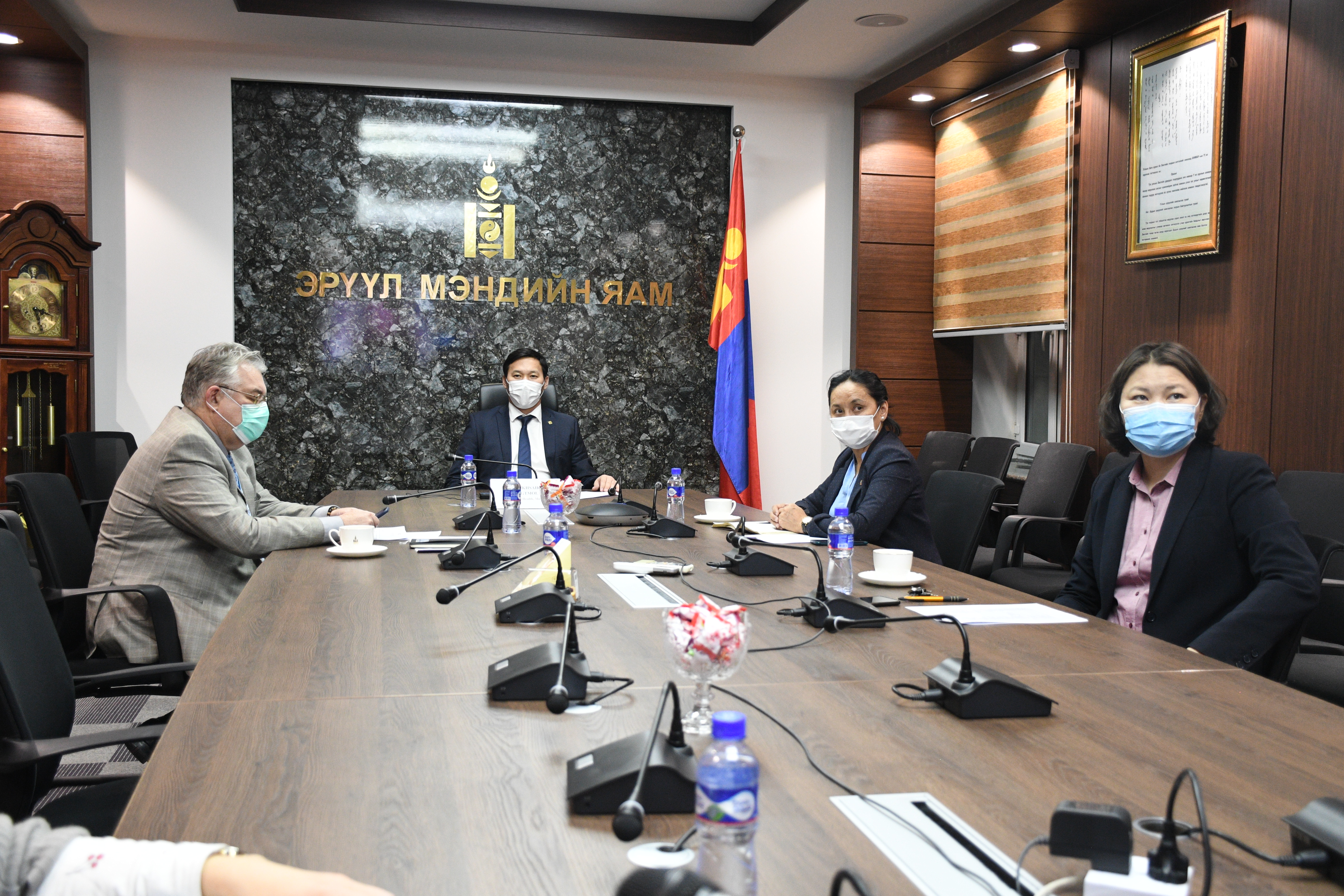 ДЭМБ-ын гишүүн орнуудын сайд нарын уулзалтад Эрүүл мэндийн сайд Т.Мөнхсайхан оролцож, илтгэл тавилаа