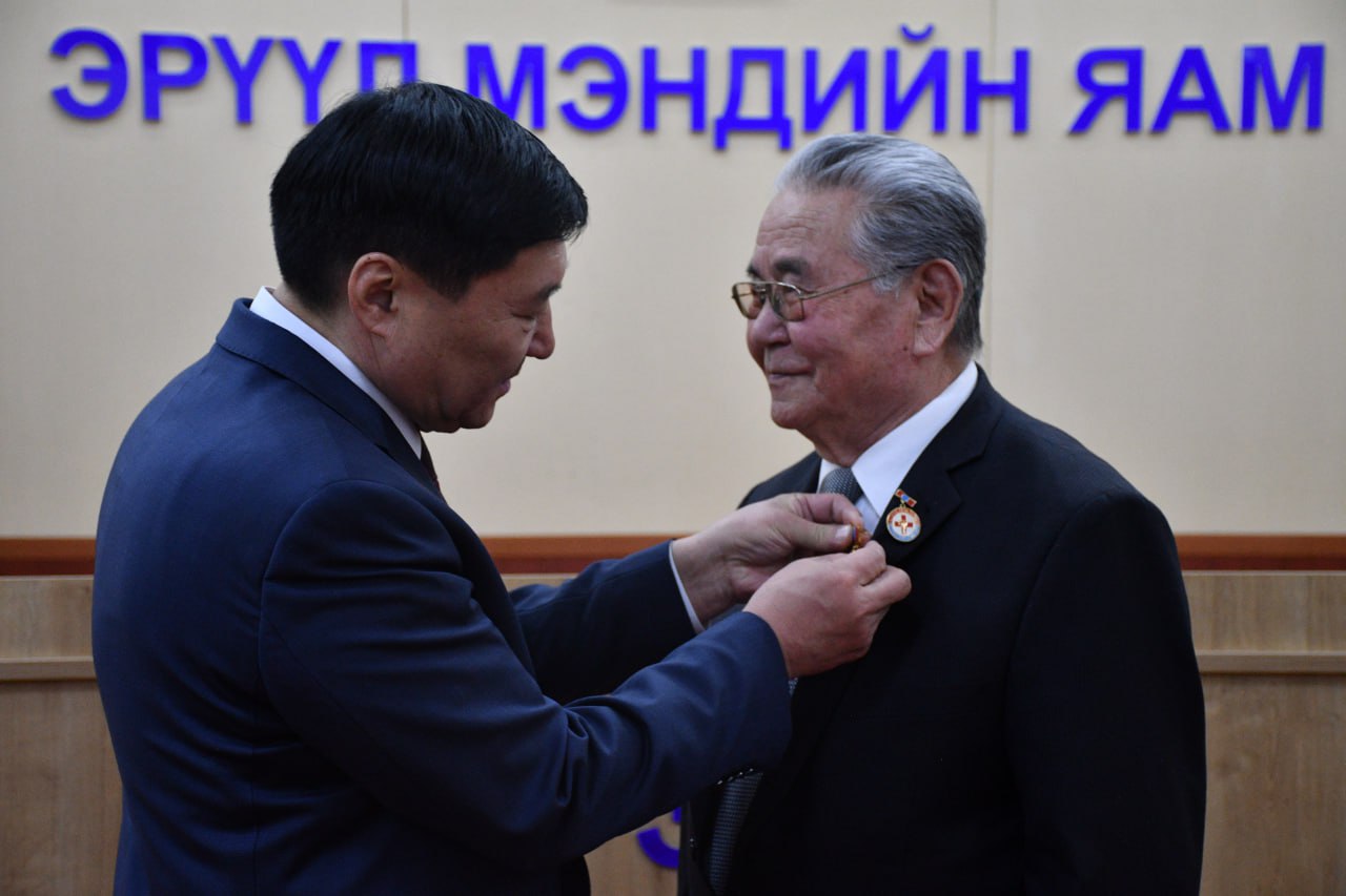ЭРҮҮЛ МЭНДИЙН САЛБАРААС ХҮНИЙ ГАВЬЯАТ ЭМЧ ДӨРӨВ, ГАВЬЯАТ БАГШ НЭГ ТӨРЛӨӨ