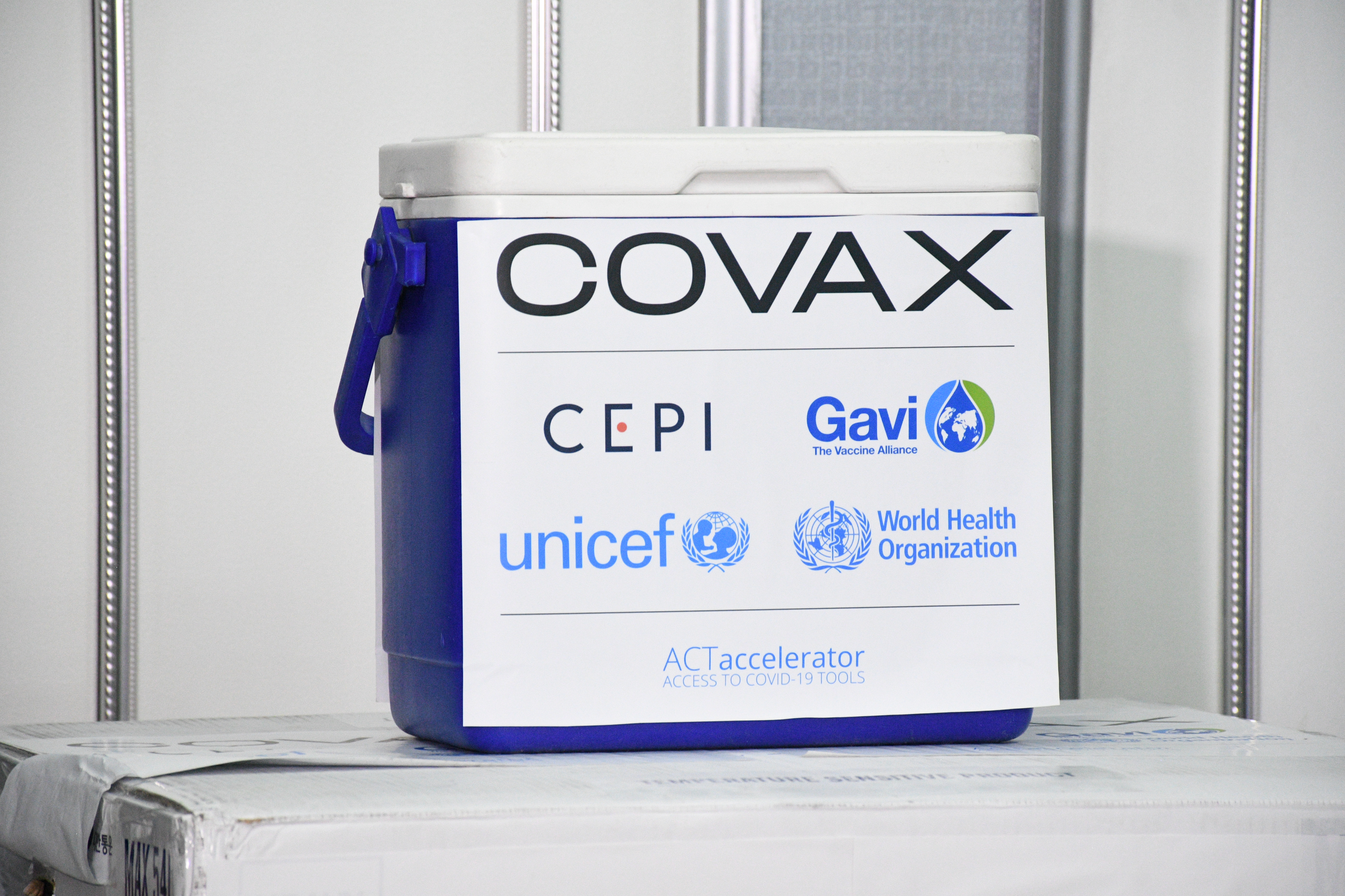 Covax хөтөлбөрийн хүрээнд 14,400 тун AstraZeneca вакциныг хүлээн авлаа
