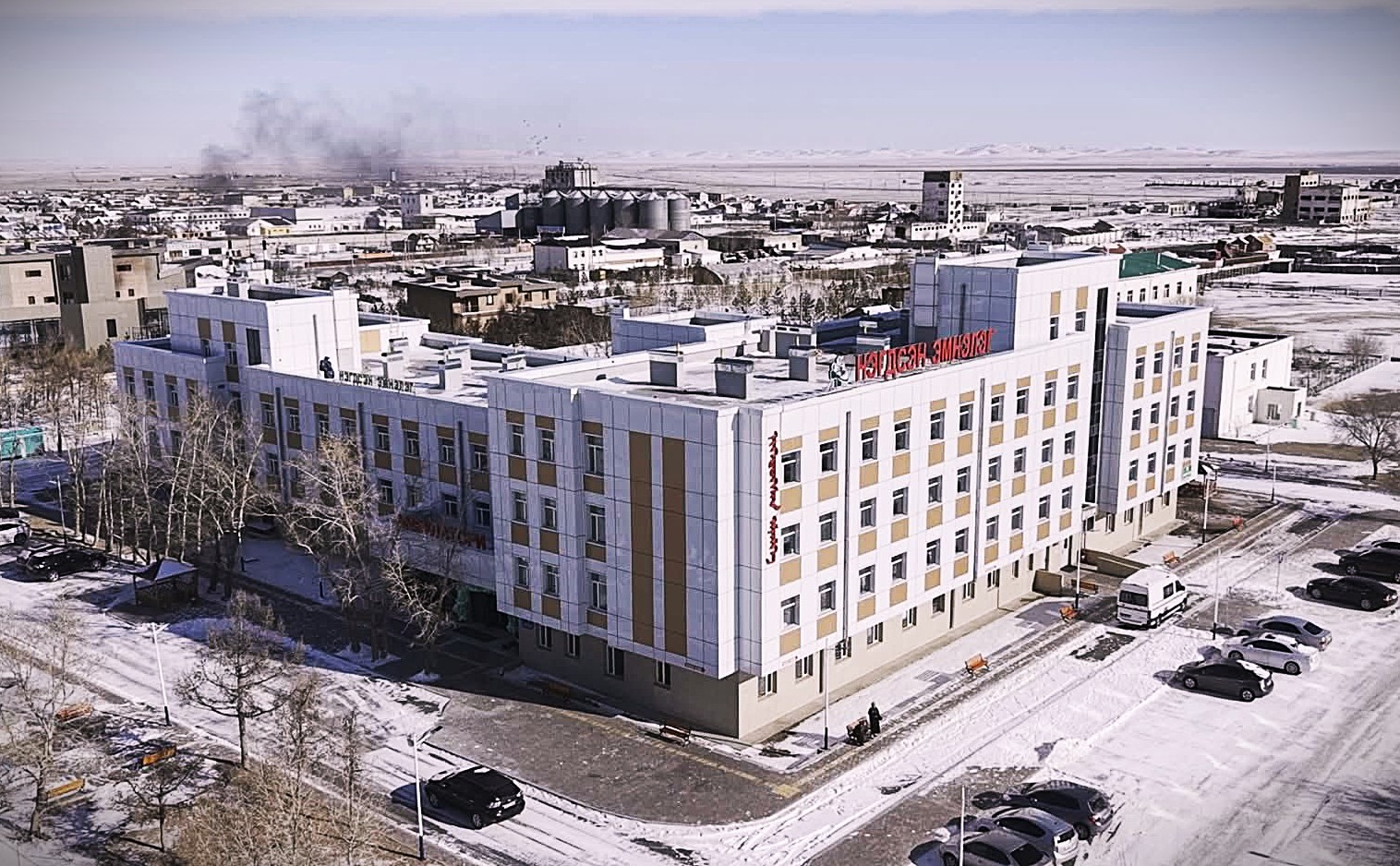 ӨВӨРХАНГАЙ АЙМГИЙН ХАРХОРИН СУМАНД ОЛОН УЛСЫН СТАНДАРТАД НИЙЦСЭН 100 ОРТОЙ НЭГДСЭН ЭМНЭЛГИЙН БАРИЛГА НЭЭЛТЭЭ ХИЙЛЭЭ