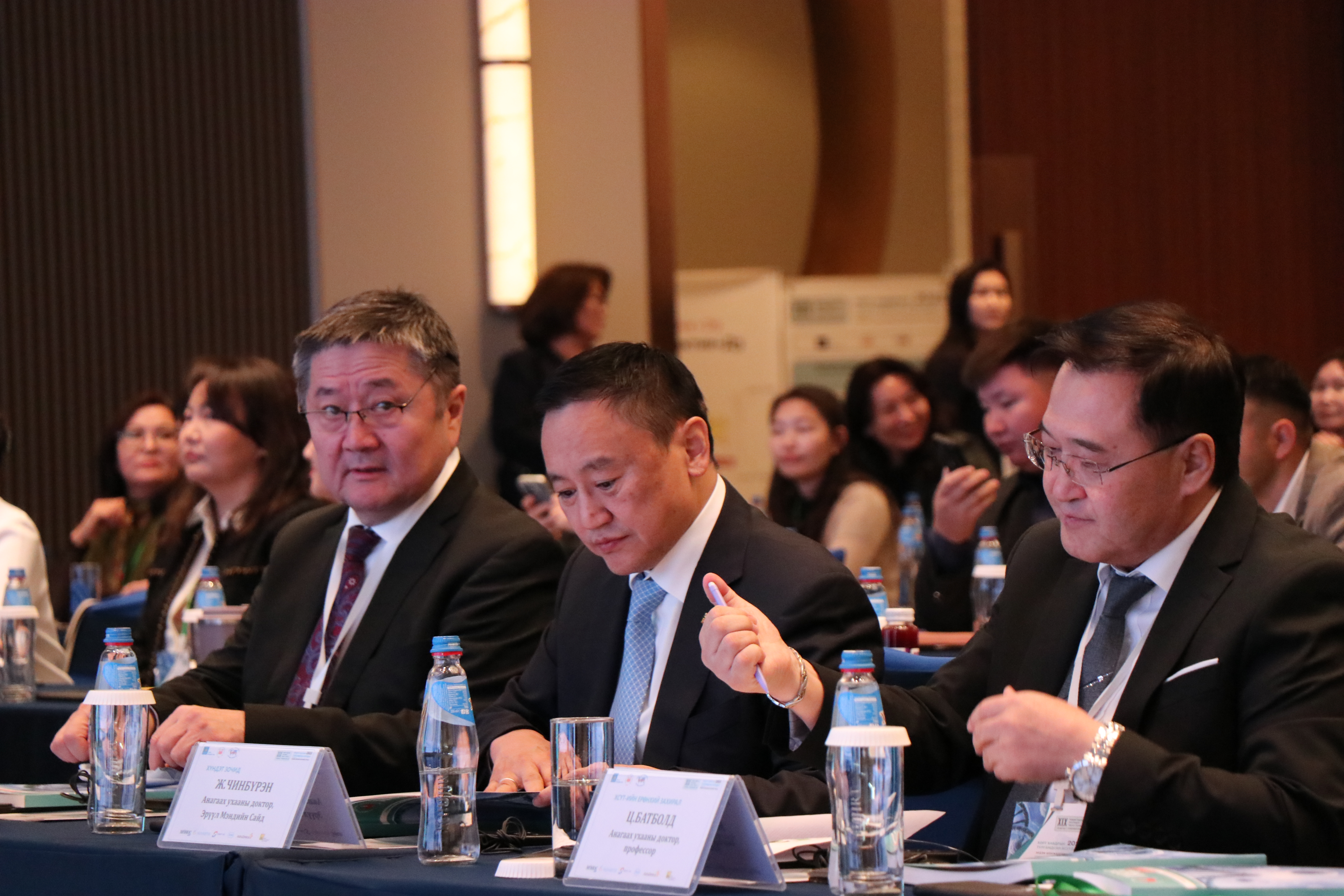 ГАДААД ДОТООДЫН ХАВДРЫН ЭМЧ СУДЛААЧДЫН 60 ГАРУЙ СУДАЛГААНЫ БҮТЭЭЛИЙГ ХЭЛЭЛЦЭН, ТУРШЛАГА СОЛИЛЦЛОО