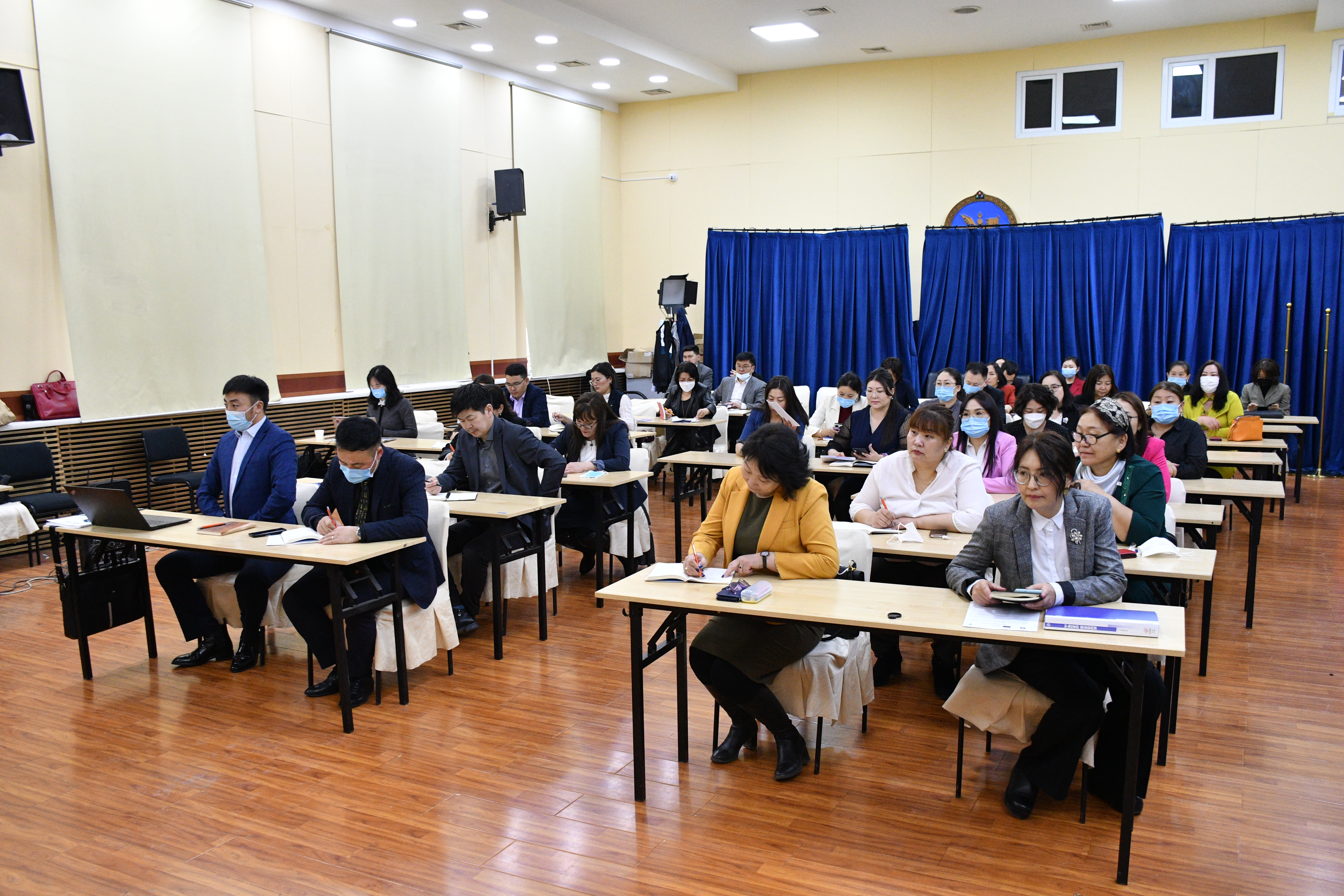 АЙМАГ, НИЙСЛЭЛИЙН ЭРҮҮЛ МЭНДИЙН ГАЗРЫН ЭДИЙН ЗАСАГЧ,  НЯГТЛАН БОДОГЧ НАРЫГ ЧАДАВХИЖУУЛАХ СУРГАЛТ ЯВАГДАЖ БАЙНА