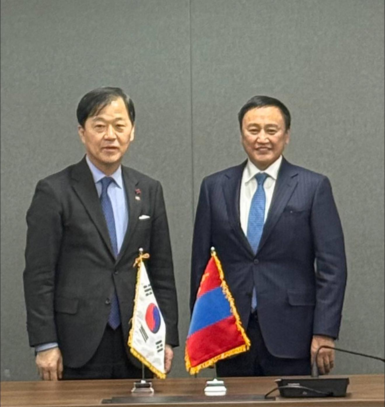 ЭРҮҮЛ МЭНДИЙН САЙД Ж.ЧИНБҮРЭН БҮГД НАЙРАМДАХ СОЛОНГОС УЛСАД АЖЛЫН АЙЛЧЛАЛ ХИЙЖ БАЙНА