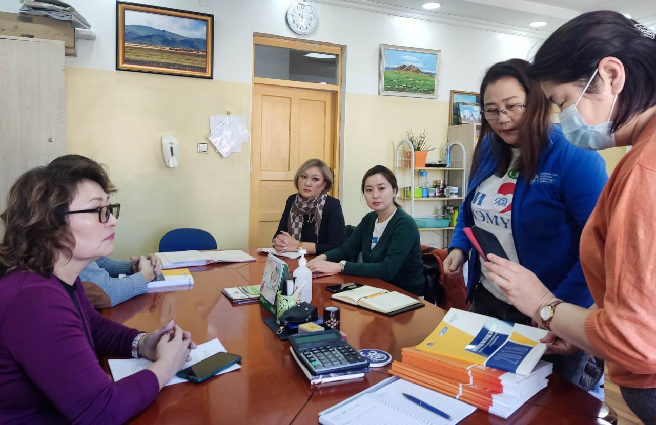 Эх хүүхдийн эрүүл мэндийн үндэсний төвийн Тандалт судалгааны алба Өвөрхангай аймагт ажиллалаа