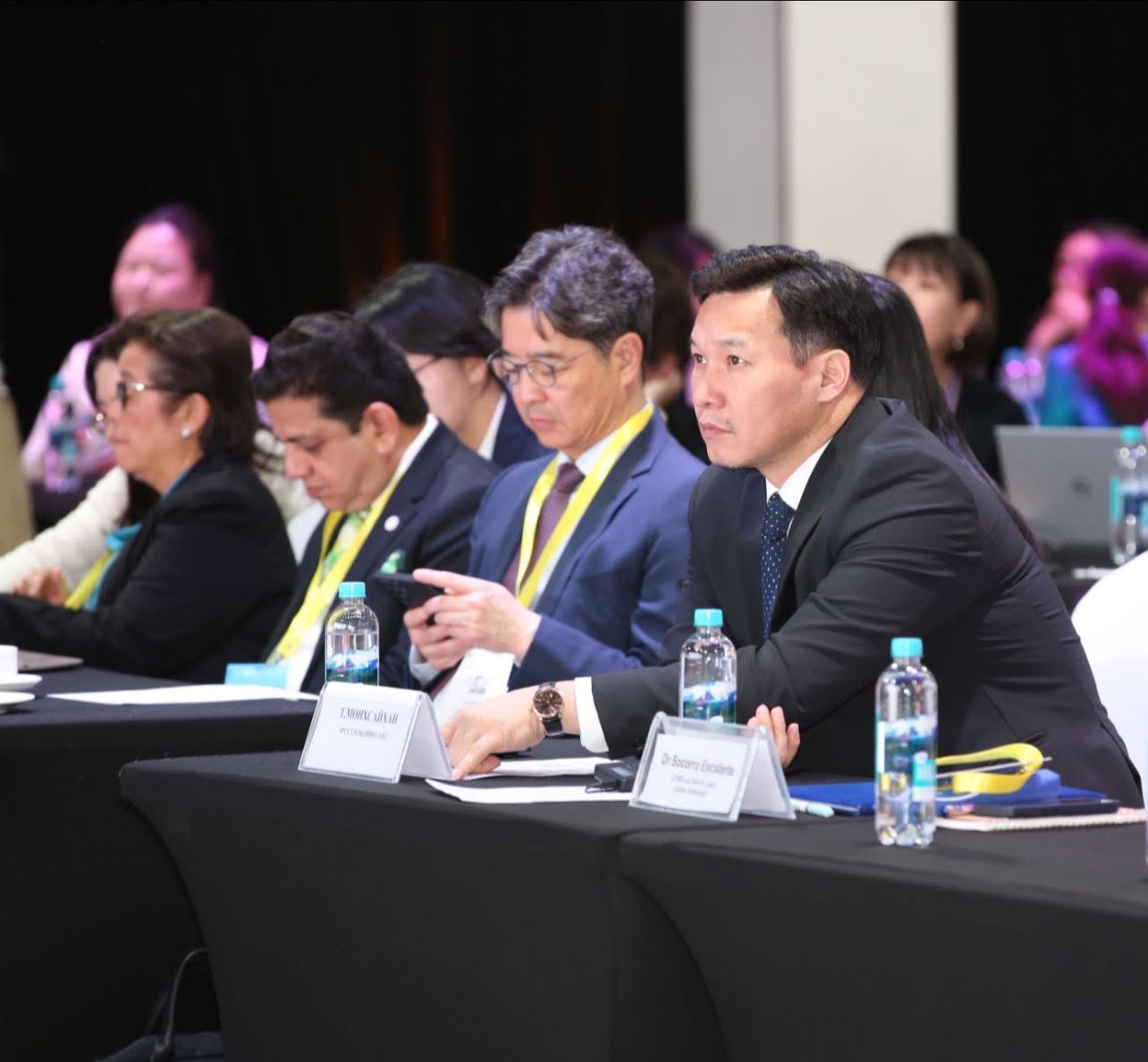 ДУТУУ ТӨРӨЛТИЙГ БУУРУУЛАХ ЧИГЛЭЛЭЭР ОЛОН УЛСЫН САЙН ТУРШЛАГЫГ ХЭЛЭЛЦЭЖ БАЙНА